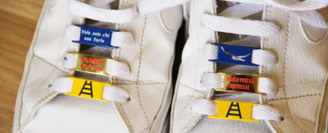 Sneakers lace tags